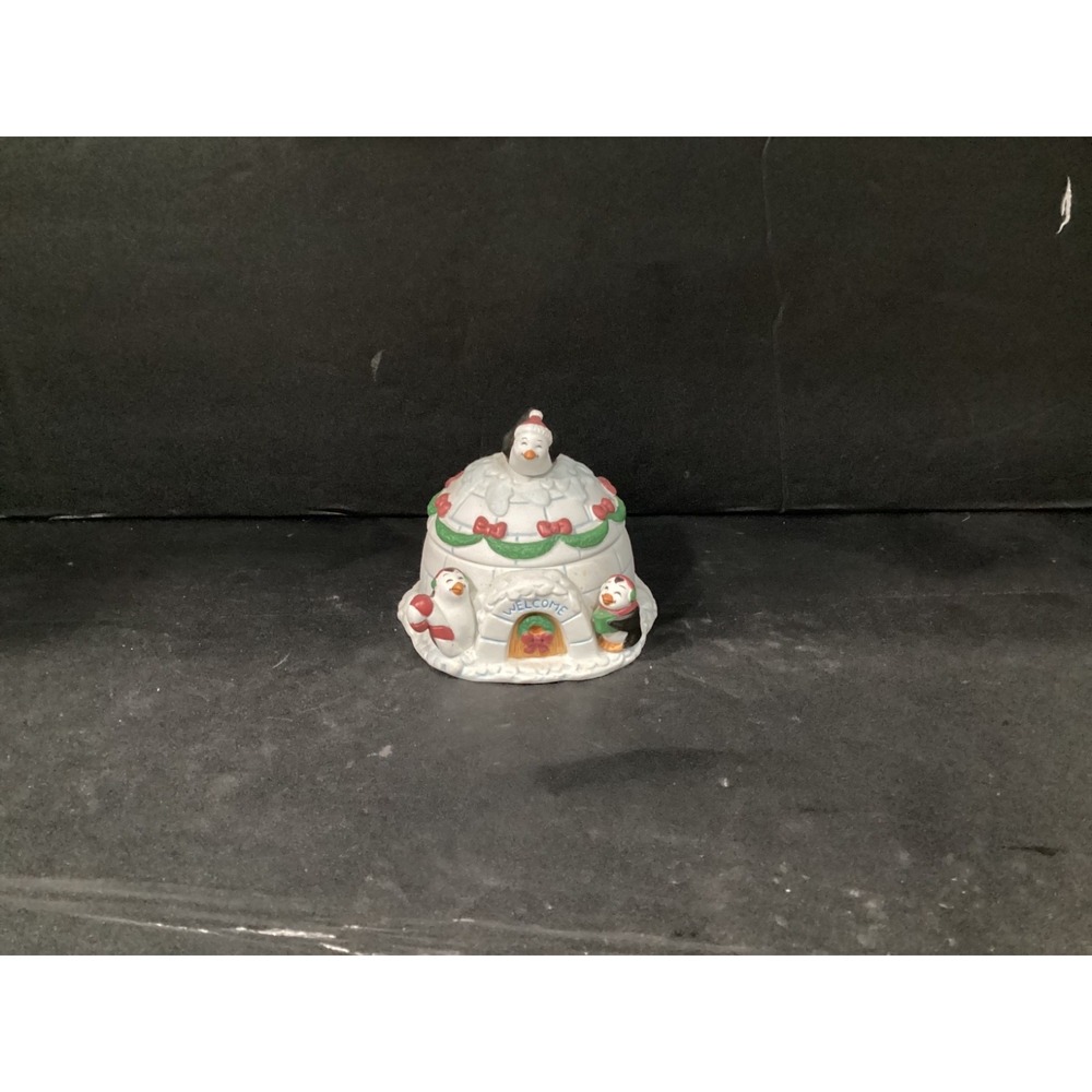 FIGI'S 1998  Christmas WELCOME Igloo Penguins Covered Ceramic Candy Dish